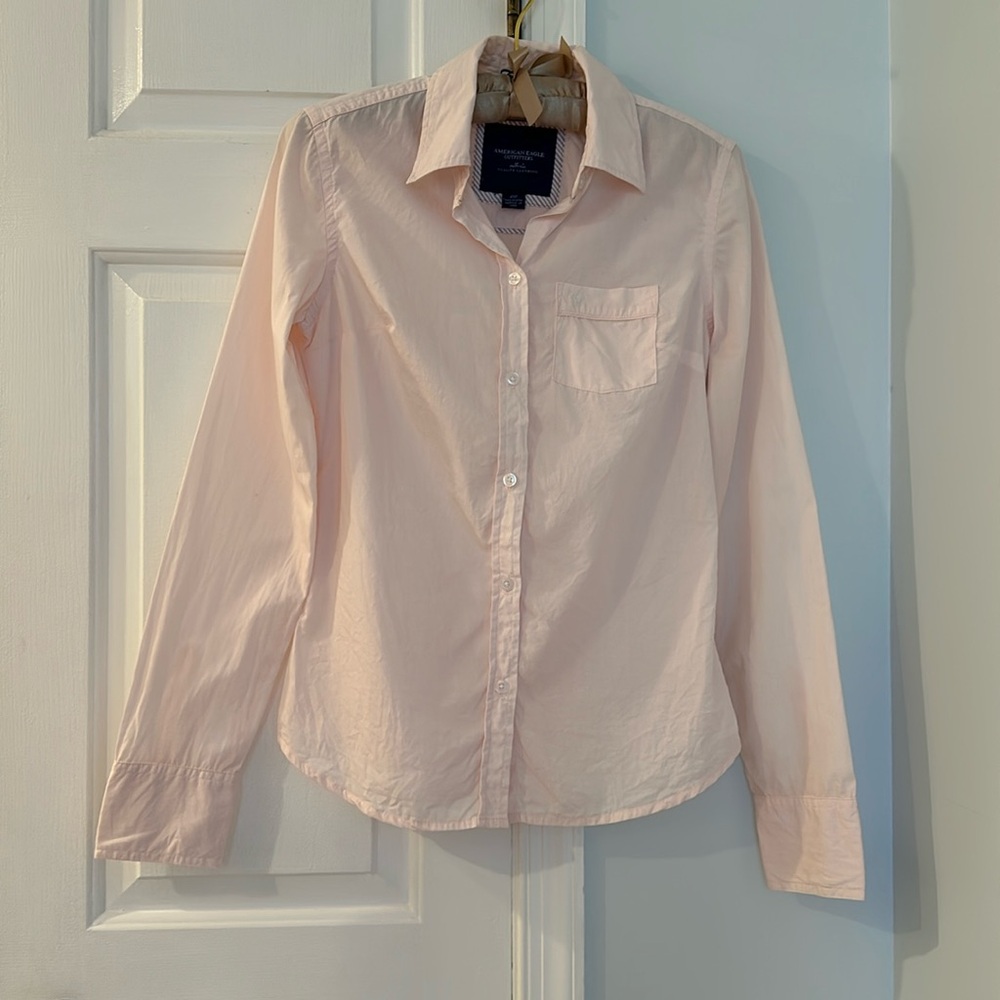 NWOT American Eagle Outfitters Authentic QUALITY CLOTHING Favorite Pink Shirt